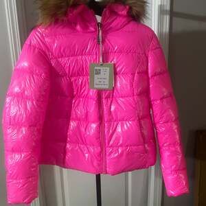 ZIAI Cropped Pink Puffer Jacket with Fur Hood